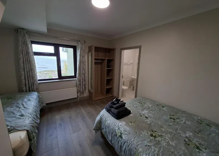 Tigh Fitz - Inis Mor, Aran Island * 伊尼什莫尔岛